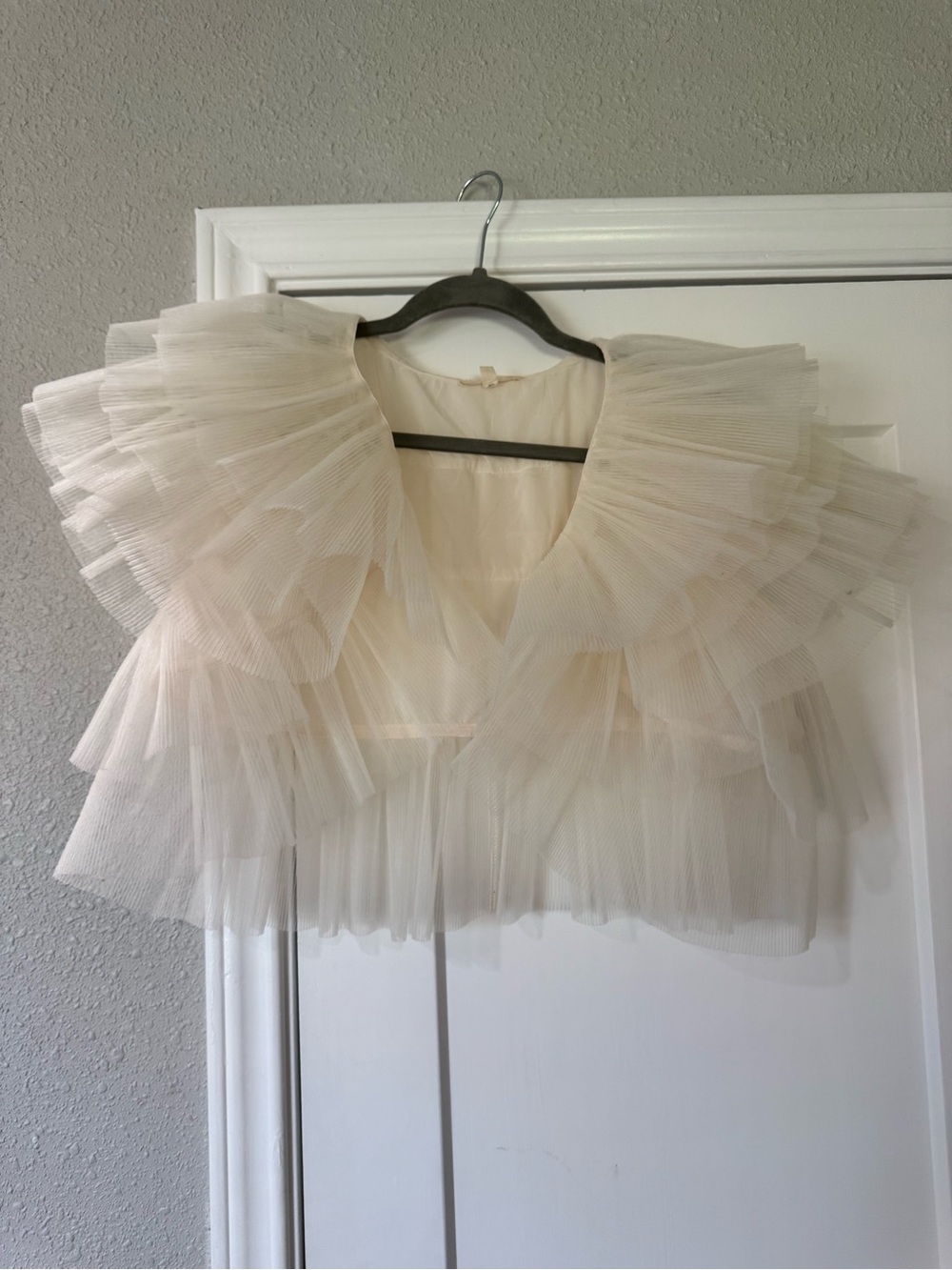 easel Cream Layered Tulle Capelet